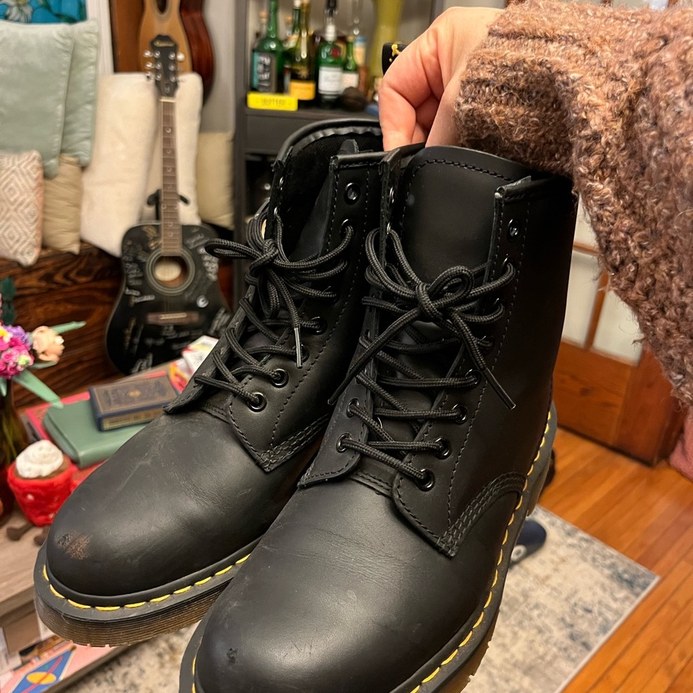 Dr. Martens Black 1460 Women's Virginia Leather Boots